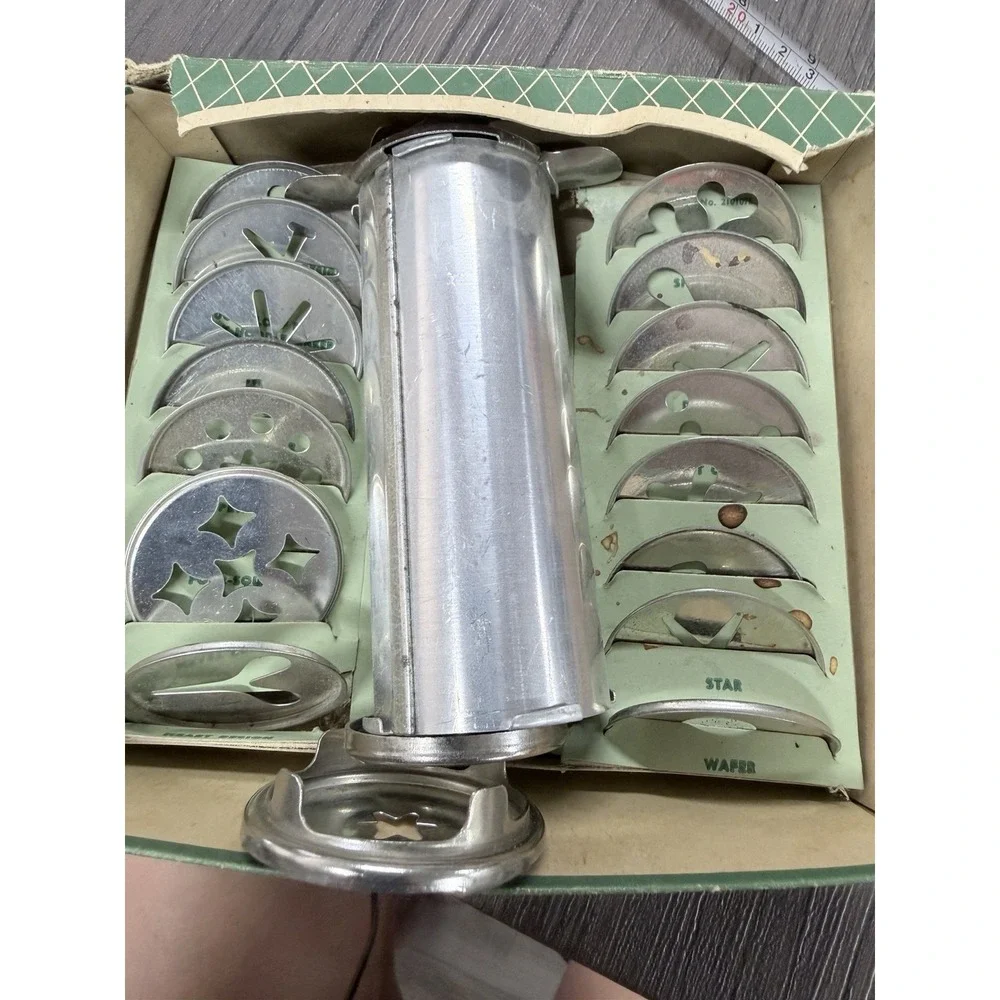 VIntage Kookie Designer w original box & 16 discs, fun kitchen decor